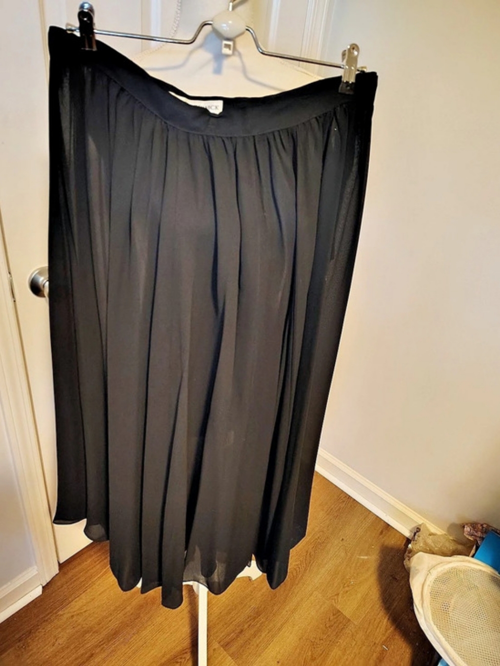 Cathy Hardwick Pleated Maxi Skirt in Black Size Large